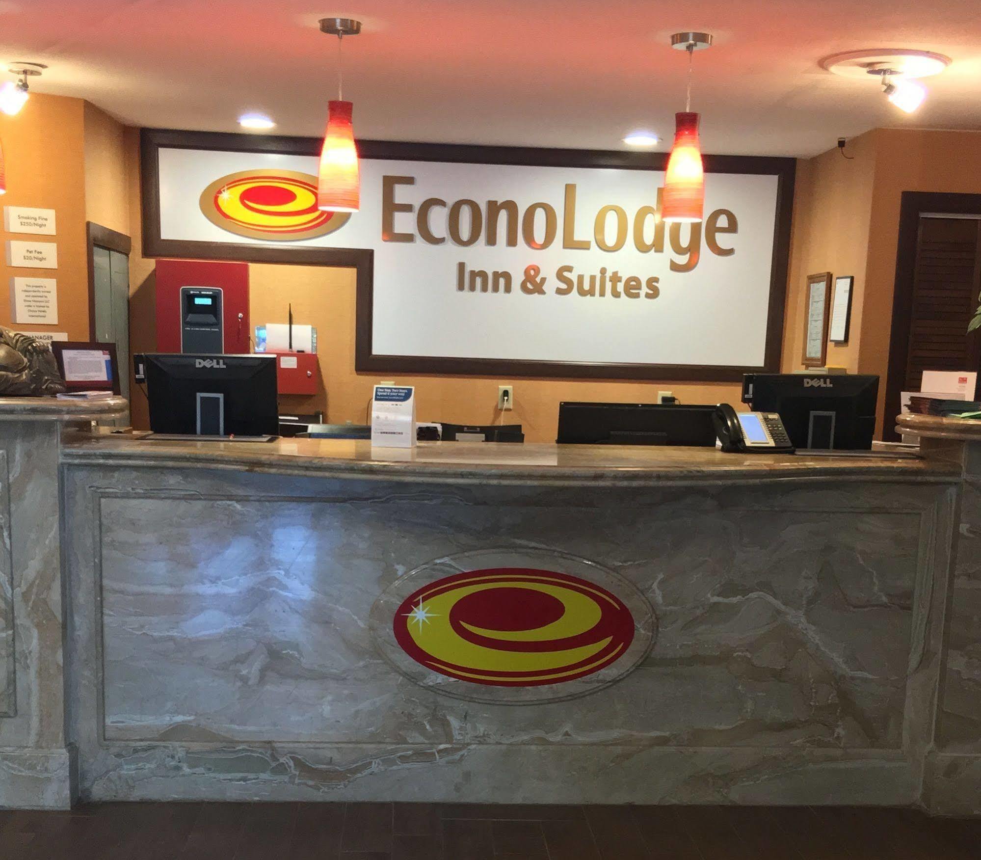 Econo Lodge Inn&Suites Stevens Point Exterior foto